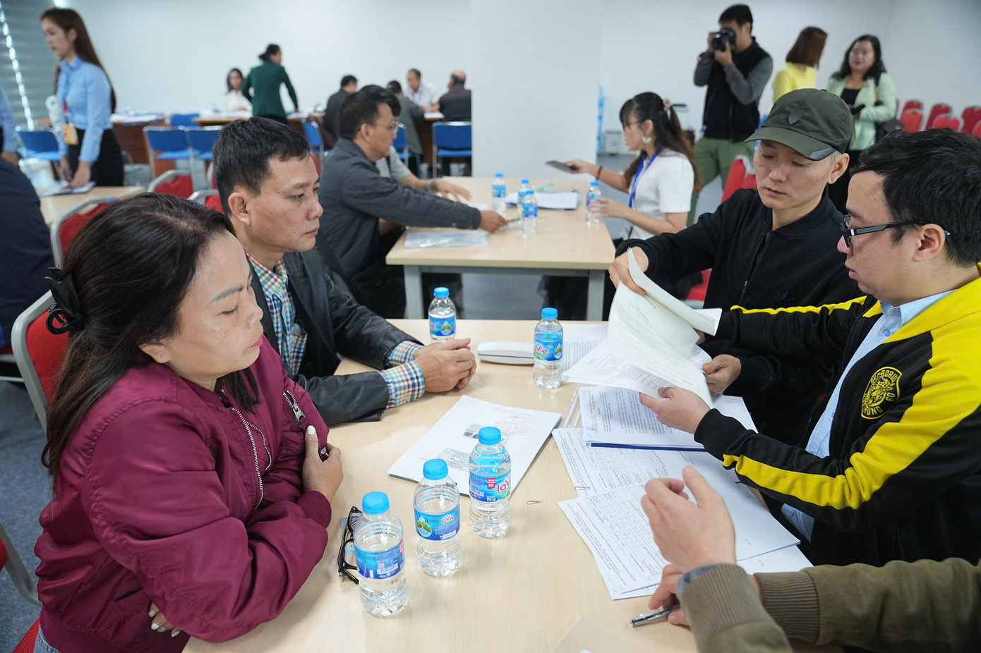 Người dân 'đất kim cương' cạnh hồ Hoàn Kiếm nhận tiền đền bù dự án quảng trường - Ảnh 3