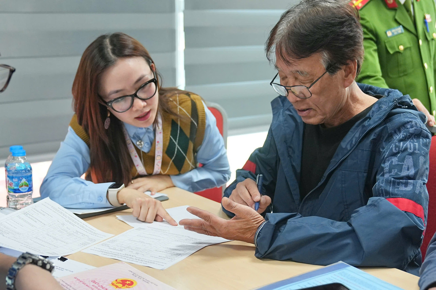 Người dân 'đất kim cương' cạnh hồ Hoàn Kiếm nhận tiền đền bù dự án quảng trường - Ảnh 7