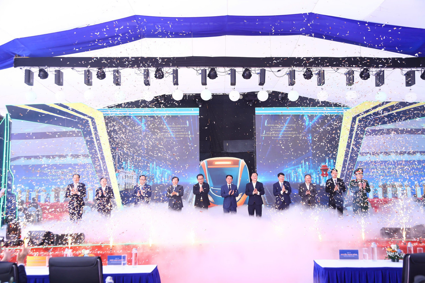 Metro 72.000 tỷ đồng nối thẳng trung tâm Hà Nội với Hòa Lạc chính thức khởi công - Ảnh 1