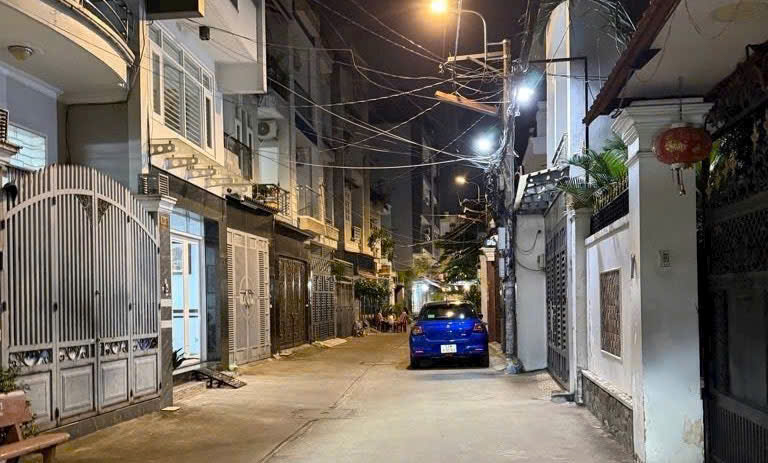 Nhà trong hẻm khó bán - Ảnh 2