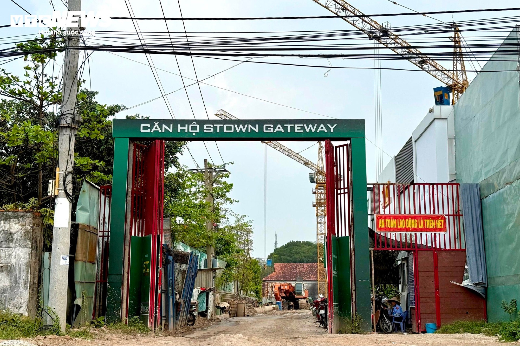 Chung cư 'mọc' dày đặc, người trẻ TP.HCM vẫn xa giấc mơ an cư - Ảnh 1