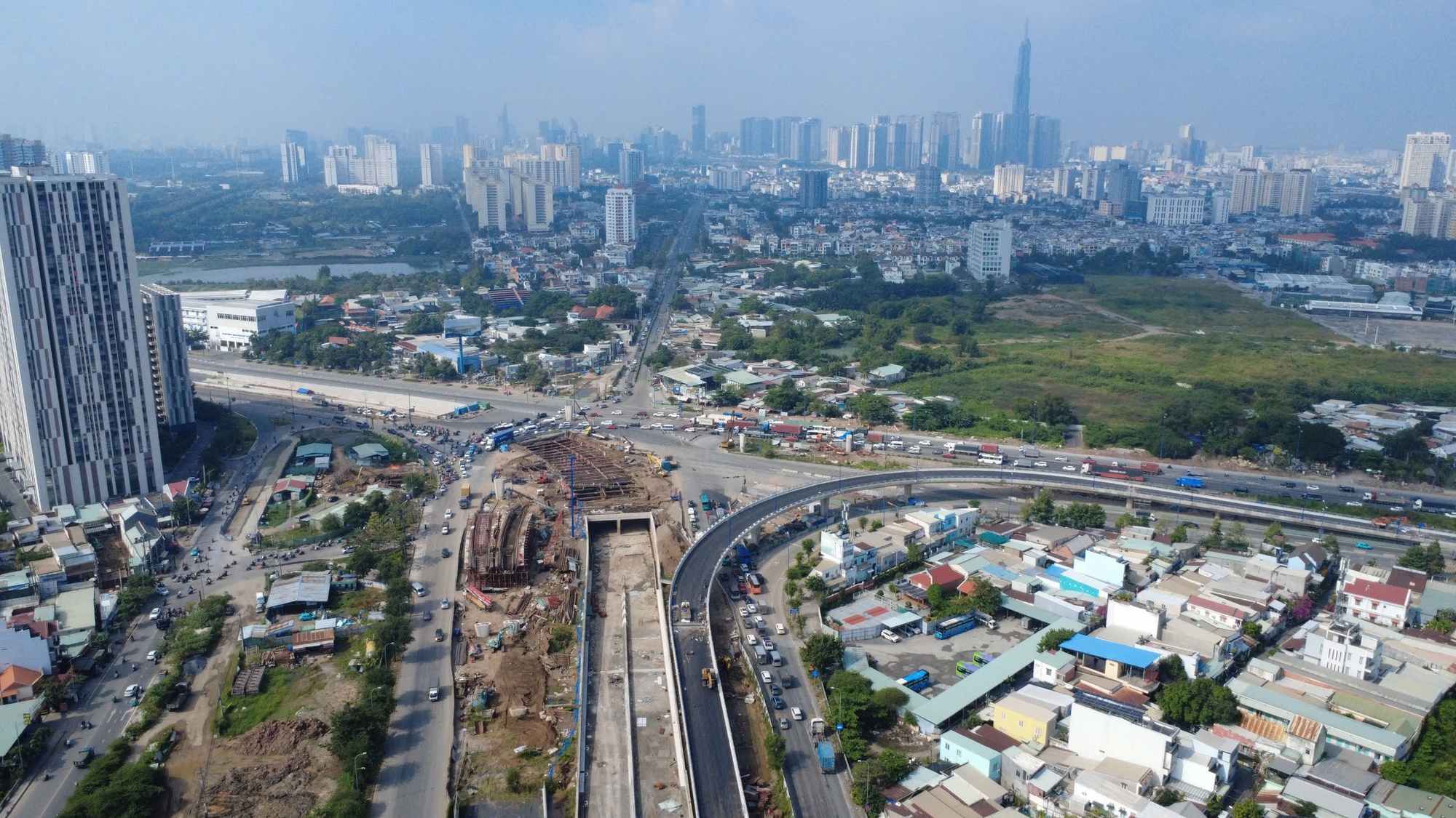 Sắp thông xe cầu vượt N2 An Phú, xe từ cao tốc đi thế nào? - Ảnh 1