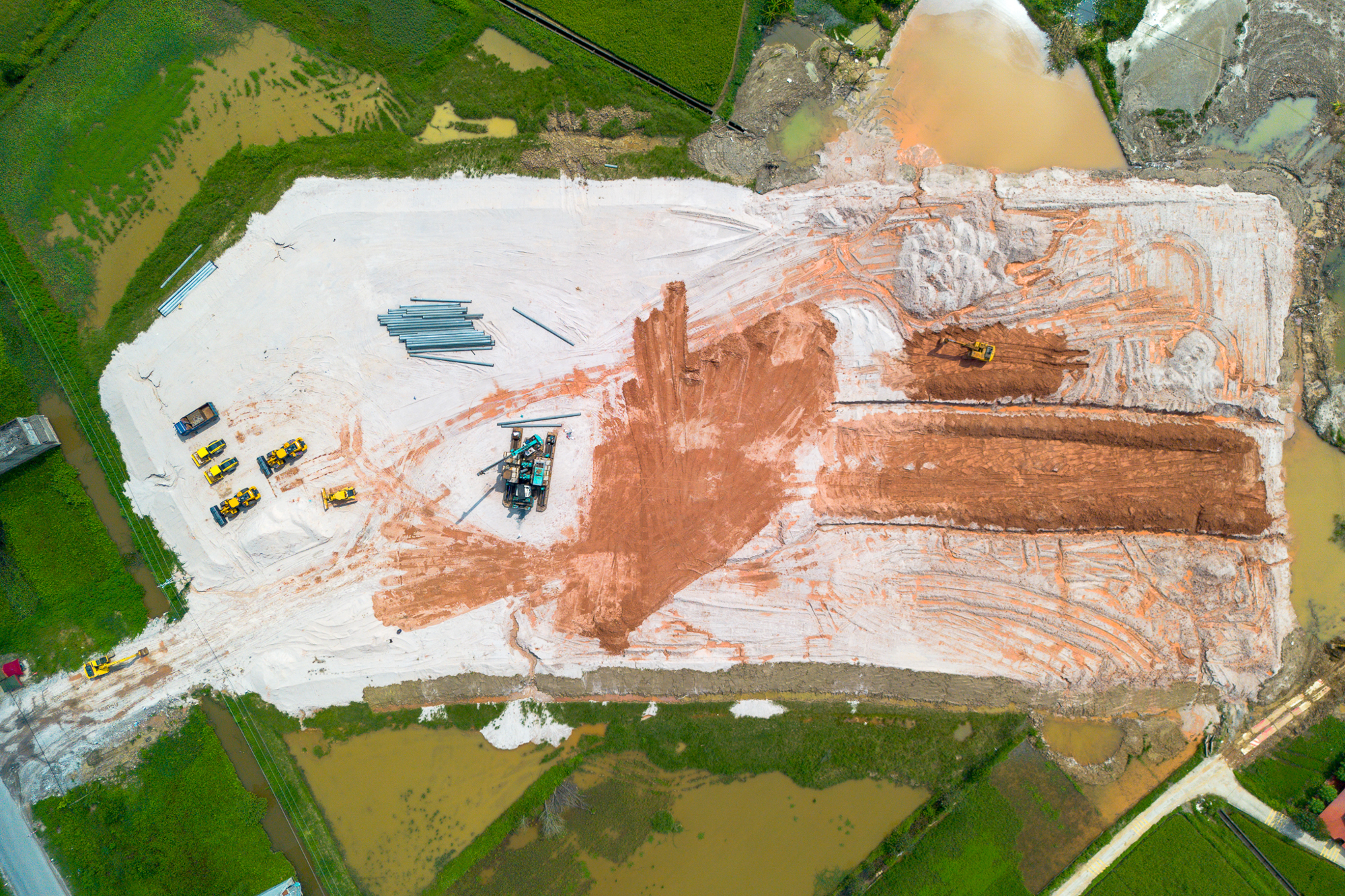 Đặt lên bàn cân 2 sân bay lớn nhất Việt Nam tương lai: Nơi tạo “cửa ngõ” quốc tế mới cho miền Nam, nơi tái định nghĩa vai trò sân bay ở miền Bắc - Ảnh 11