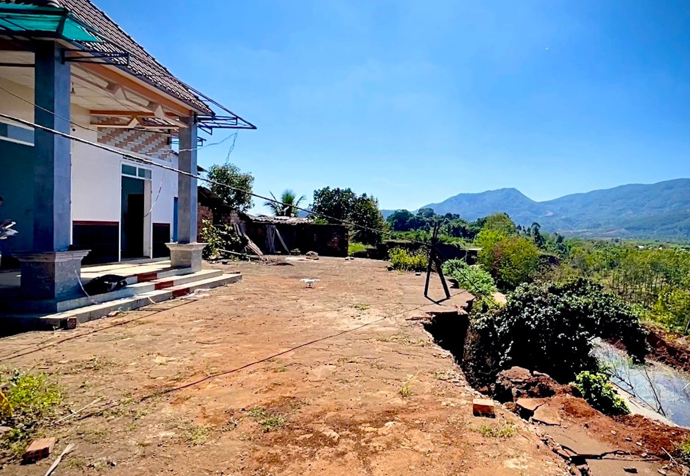 Vì sao nhiều hộ dân ở Gia Lai vẫn cố thủ quanh vực 'tử thần'? - Ảnh 3