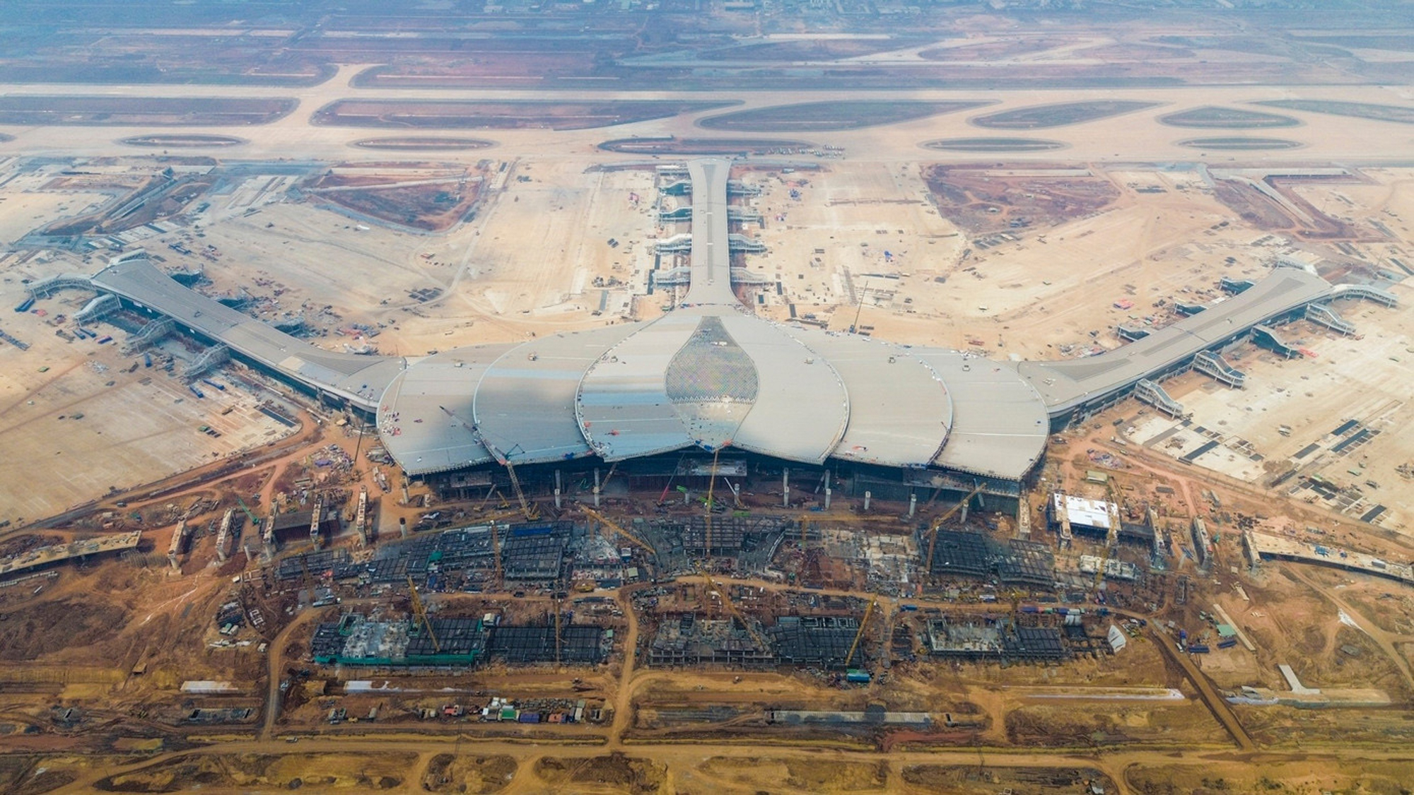 Đặt lên bàn cân 2 sân bay lớn nhất Việt Nam tương lai: Nơi tạo “cửa ngõ” quốc tế mới cho miền Nam, nơi tái định nghĩa vai trò sân bay ở miền Bắc - Ảnh 8