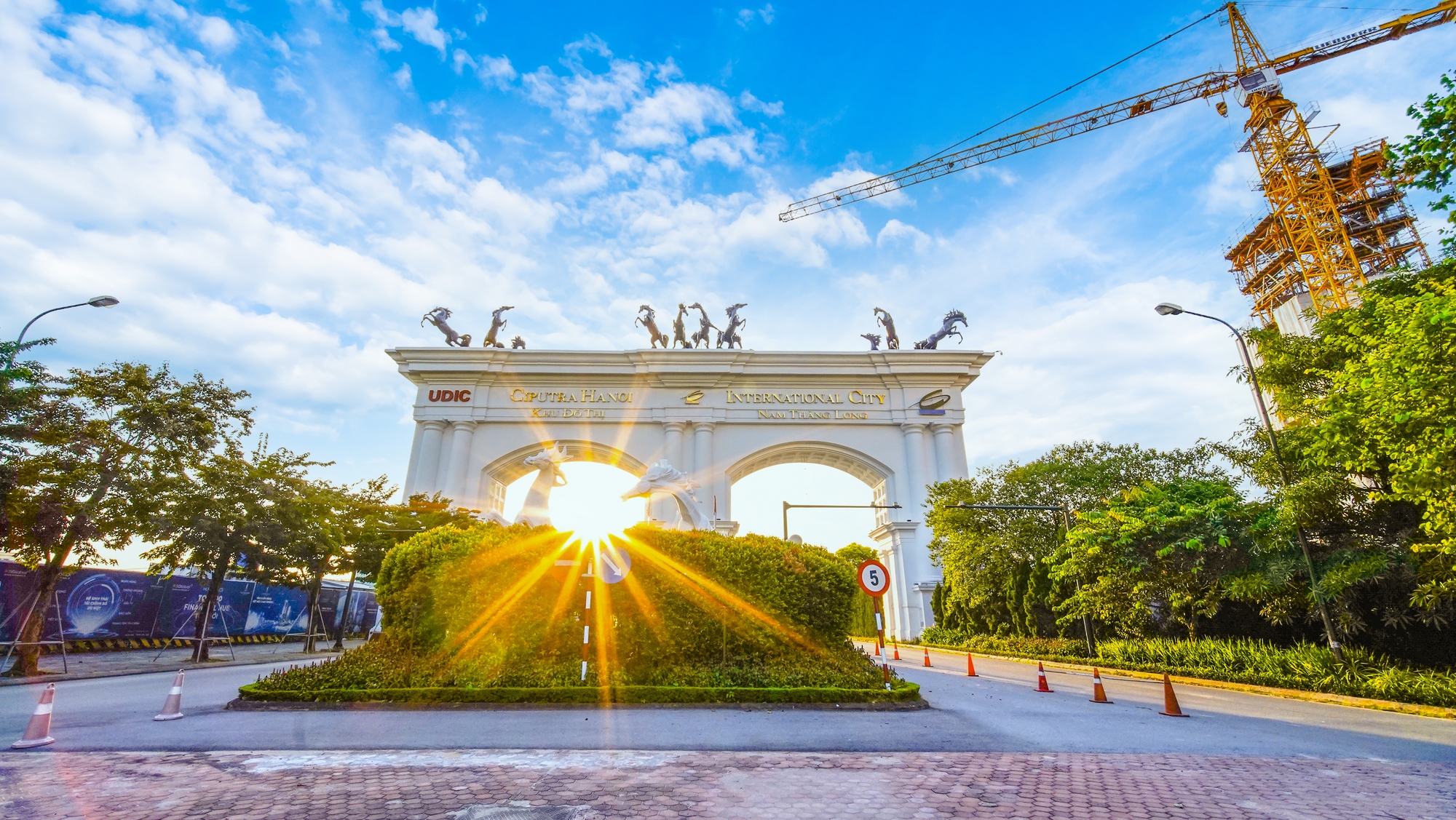 Dồn dập các khu đô thị mới, vì sao BĐS Ciputra - Tây Hồ Tây vẫn giữ ngôi đầu? - Ảnh 1