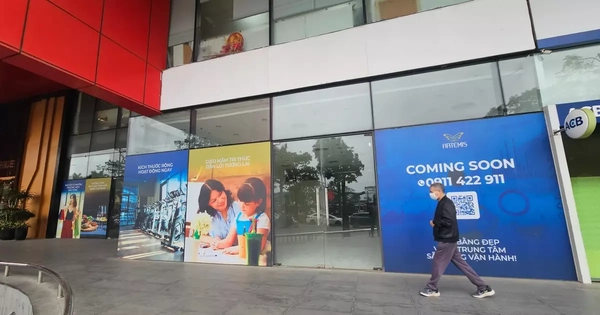 Cảnh cuối năm trung tâm thương mại Hà Nội nhiều nơi 'cửa đóng then cài'