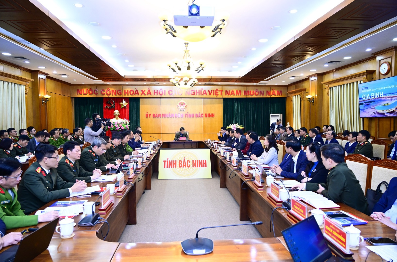 Bộ trưởng Bộ Công an làm việc với tỉnh Bắc Ninh gỡ vướng siêu dự án sân bay 1.950 ha, đề nghị Tập đoàn Masterise đẩy nhanh tiến độ thi công - Ảnh 1