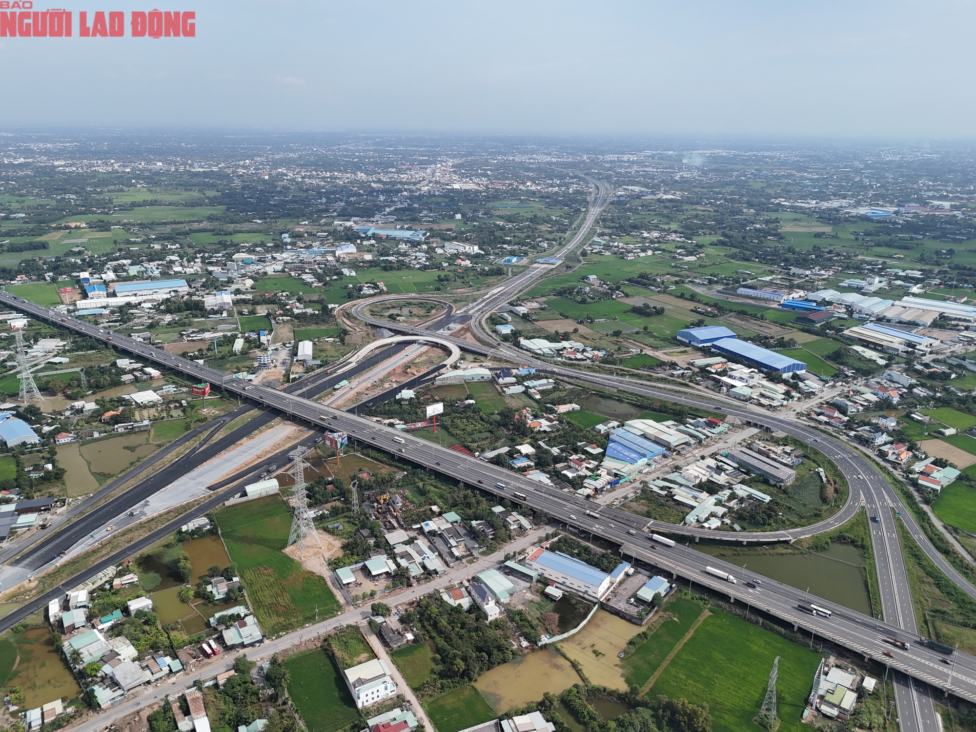 Hình hài “siêu nút giao” tại 3 tuyến cao tốc trọng điểm phía Nam - Ảnh 1
