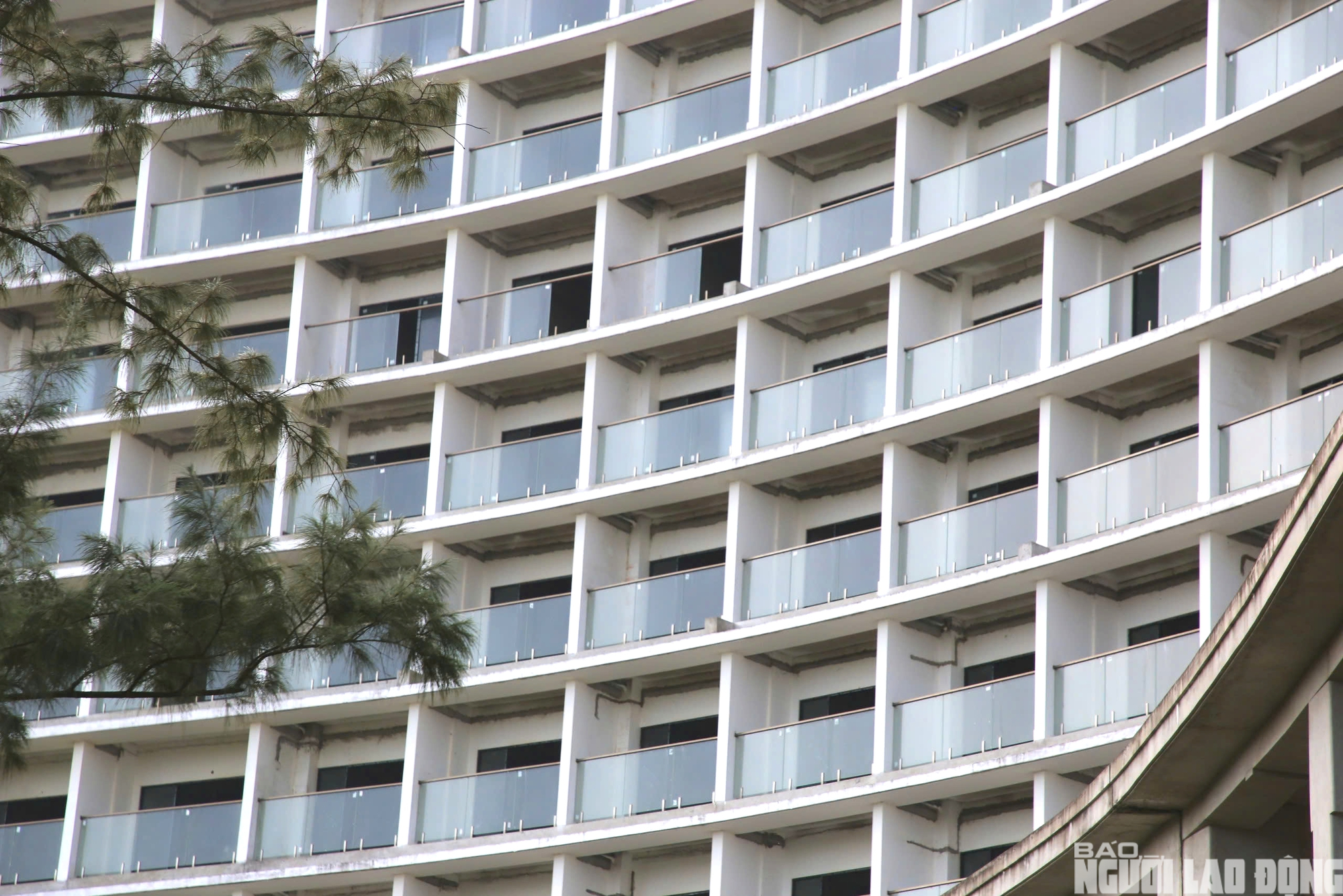 Cận cảnh 2 khách sạn 5 sao dang dở trên đất vàng ven biển Đồng Hới - Ảnh 7