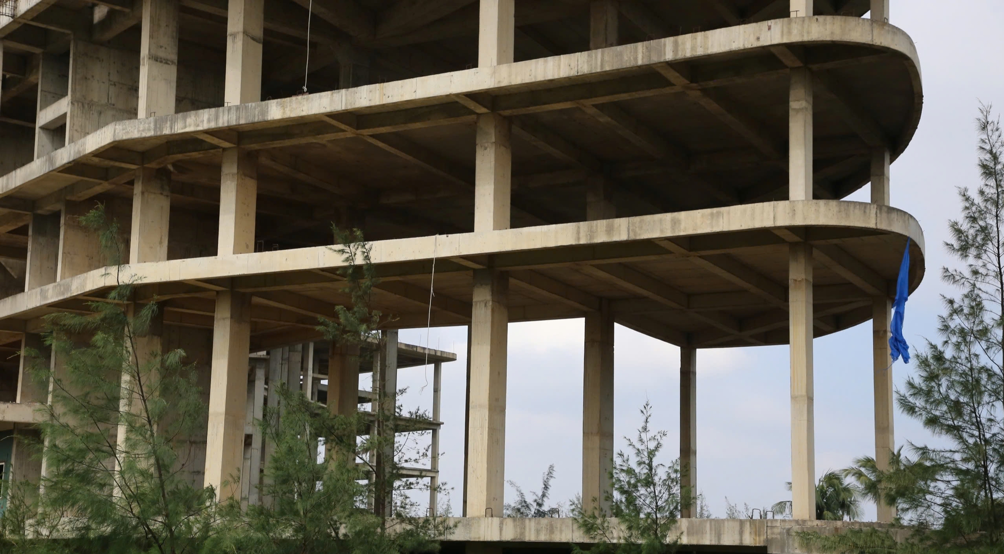 Cận cảnh 2 khách sạn 5 sao dang dở trên đất vàng ven biển Đồng Hới - Ảnh 4