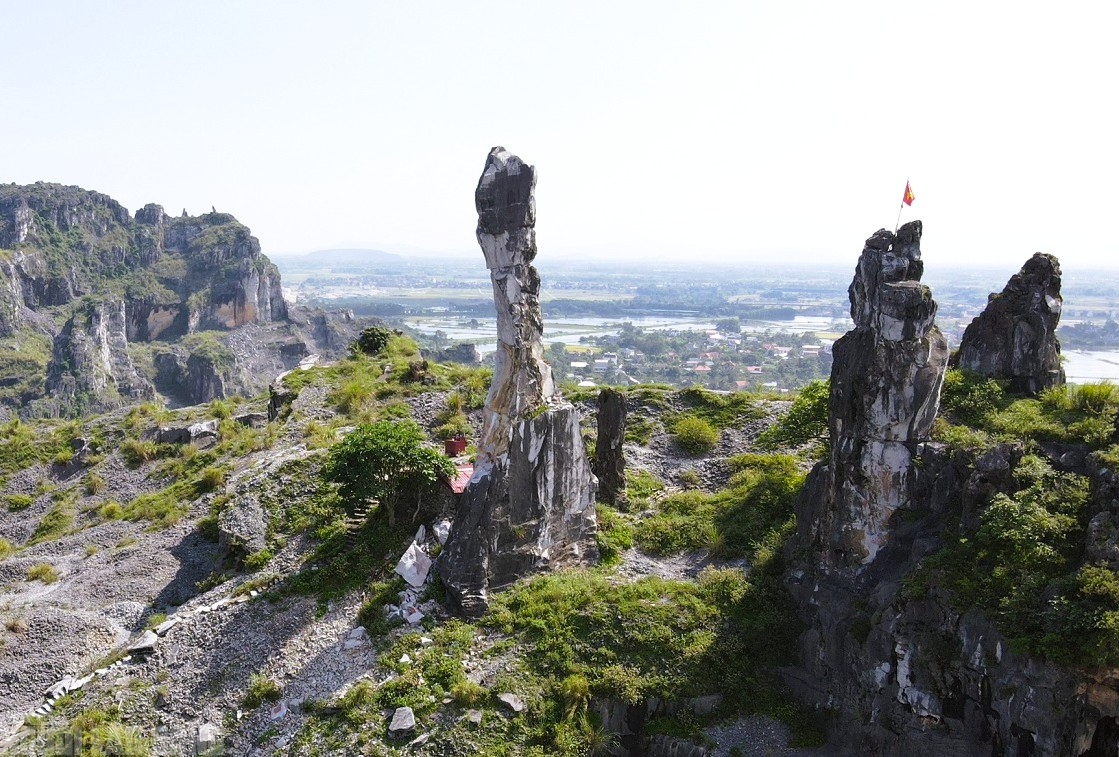 Chủ đầu tư nói về số tiền 17 tỉ đồng gia cố Hòn Vọng Phu - Ảnh 2