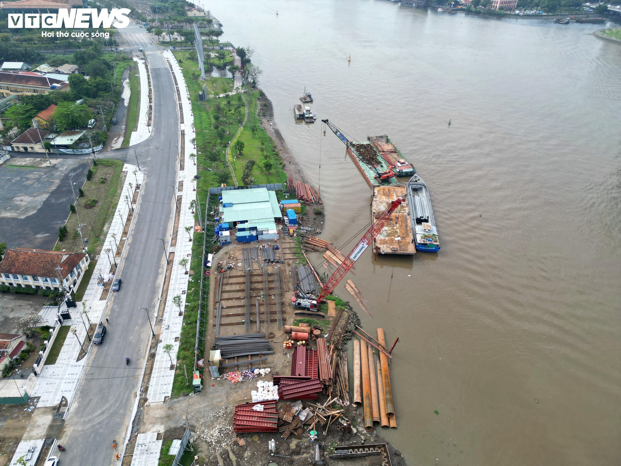 Cầu đi bộ nghìn tỷ qua sông Sài Gòn dần lộ diện sau 9 tháng thi công - Ảnh 11