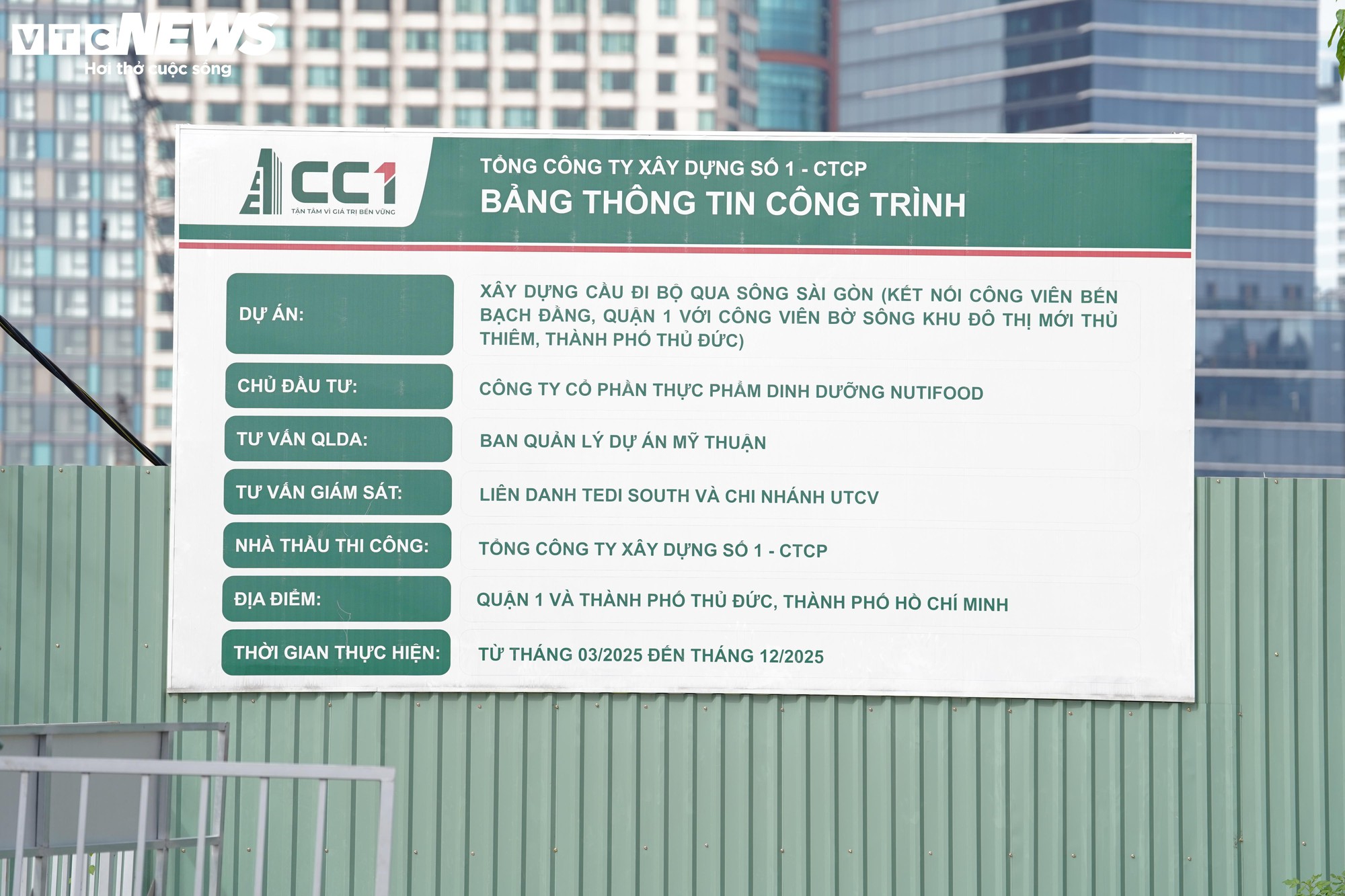 Cầu đi bộ nghìn tỷ qua sông Sài Gòn dần lộ diện sau 9 tháng thi công - Ảnh 8