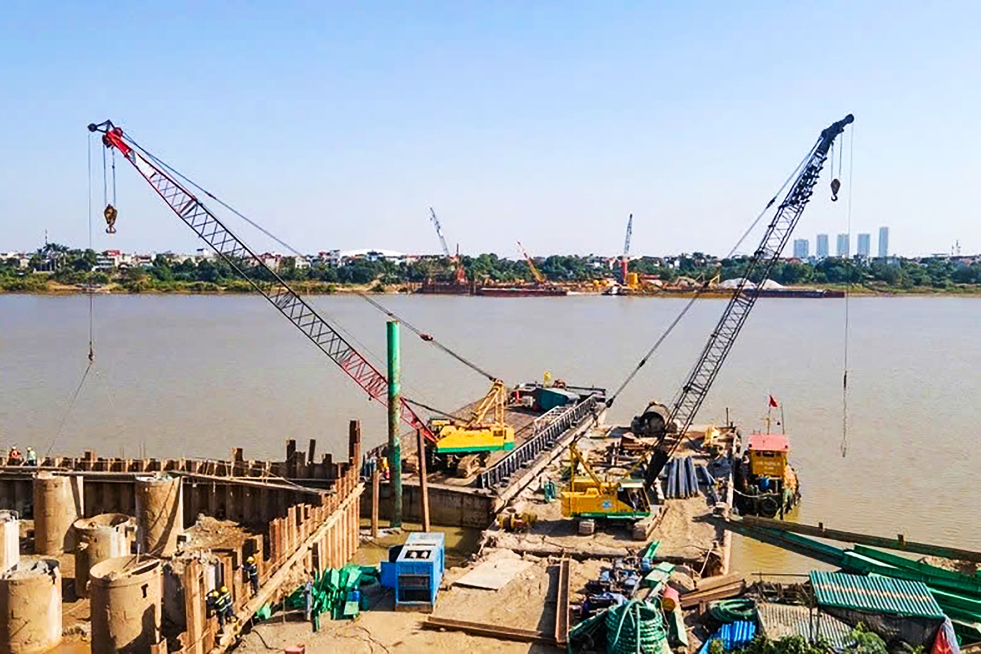 Phó Giám đốc Ban Quản lý dự án đầu tư xây dựng công trình giao thông thành phố Hà Nội Đặng Xuân Huấn: “Các dự án đều đang bám sát tiến độ theo kế hoạch” - Ảnh 2