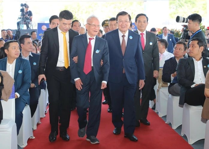 Hàng triệu người dân TP HCM vừa chứng kiến kỷ lục 240.000 tỷ, có 3 "đại gia" đảm nhận trọng trách lớn - Ảnh 1