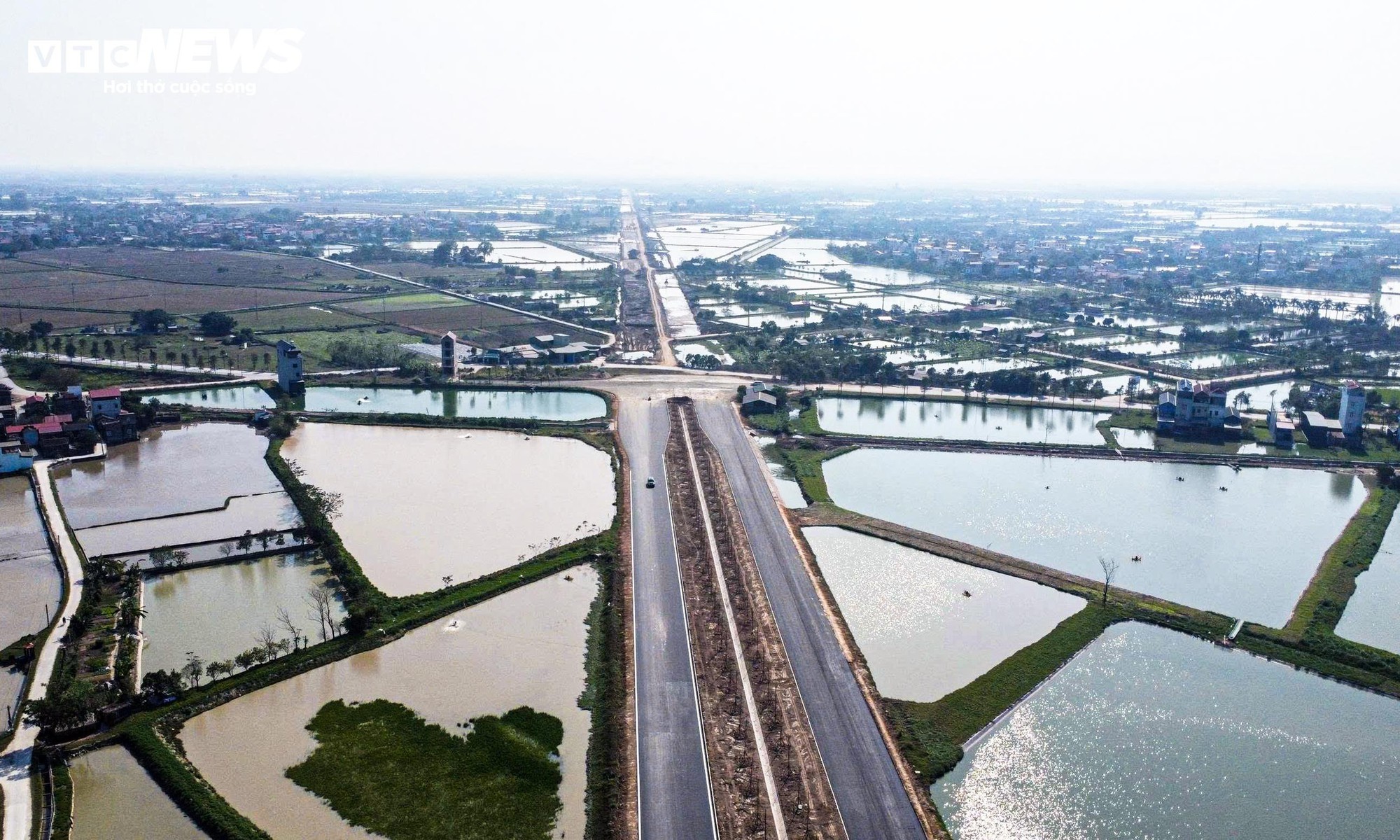 Đường trục phía Nam tăng tốc, chuẩn bị thông xe thêm 7km dịp Tết Nguyên đán - Ảnh 2