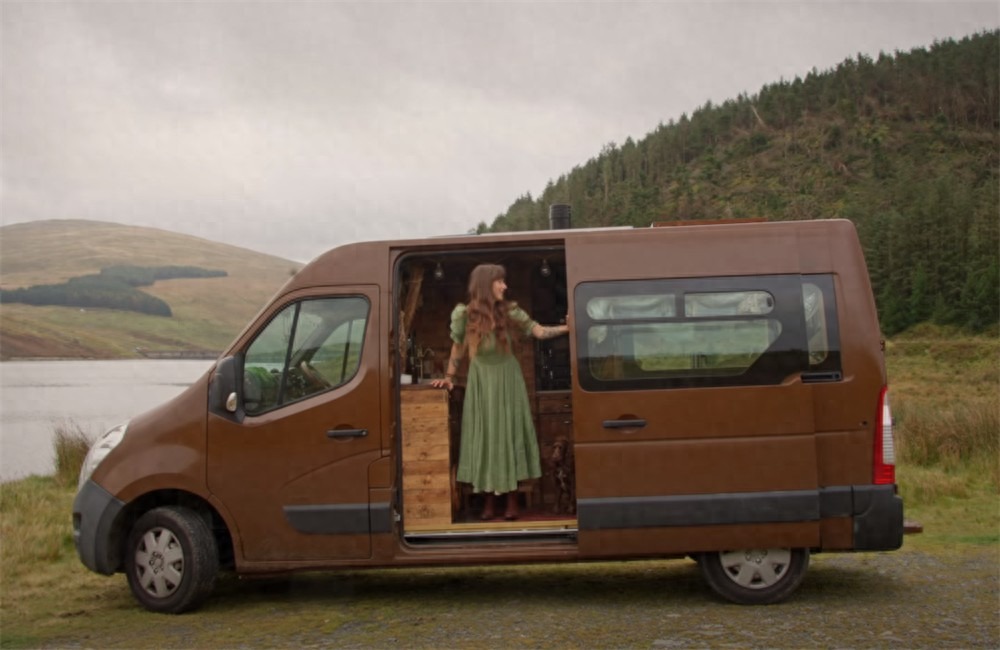 Căn nhà vỏn vẹn 4m² khiến triệu người ngỡ ngàng - Ảnh 1