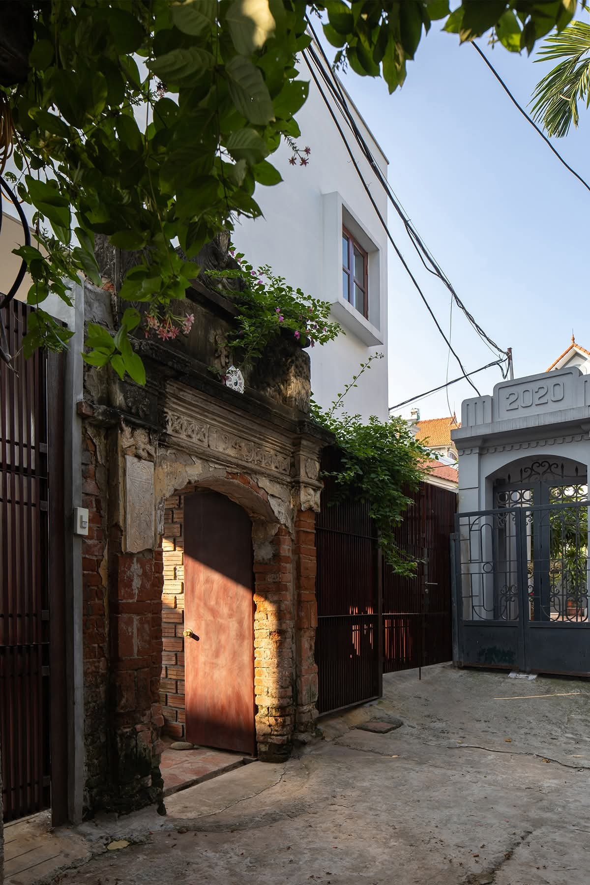 Ngôi nhà với chiếc cổng đặc biệt ở làng Ngọc Hồi - Ảnh 3