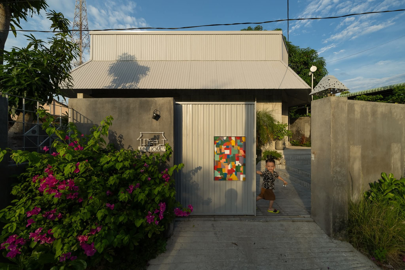 Ngôi nhà 80m2 có thiết kế đội nón thú vị - Ảnh 2