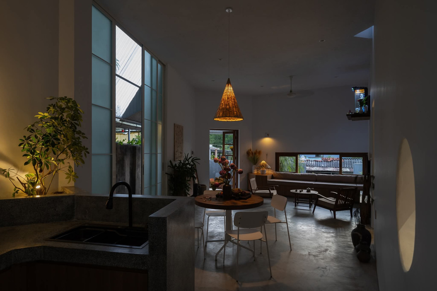 Ngôi nhà 80m2 có thiết kế đội nón thú vị - Ảnh 5