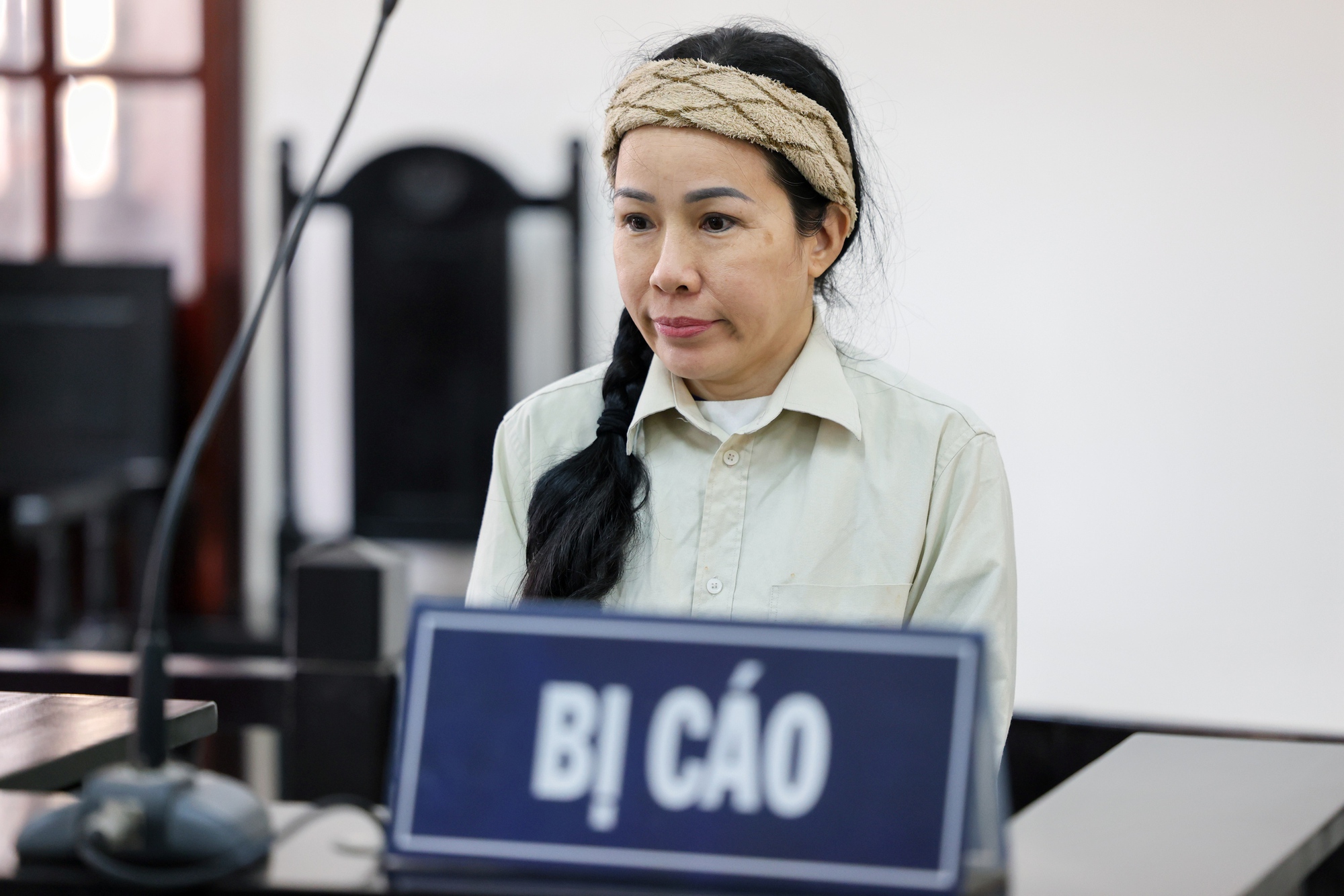 Vụ án liên quan Nguyễn Phương Hằng: Hình ảnh dẫn giải chủ kênh YouTube Lan Đinh sáng nay - Ảnh 1