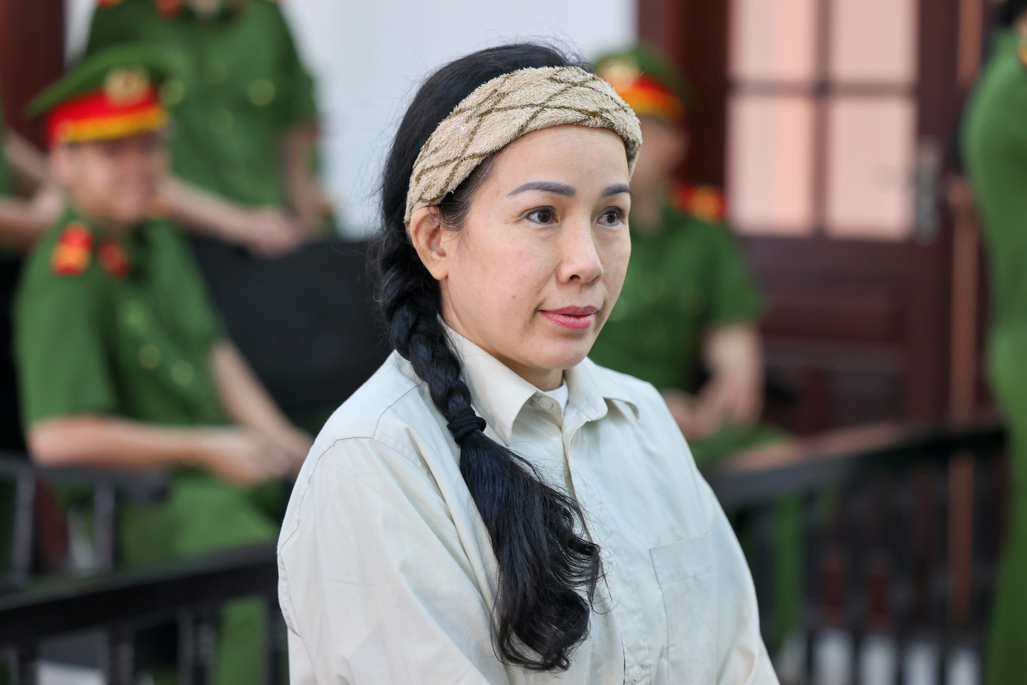 Vụ án liên quan Nguyễn Phương Hằng: Hình ảnh dẫn giải chủ kênh YouTube Lan Đinh sáng nay - Ảnh 2