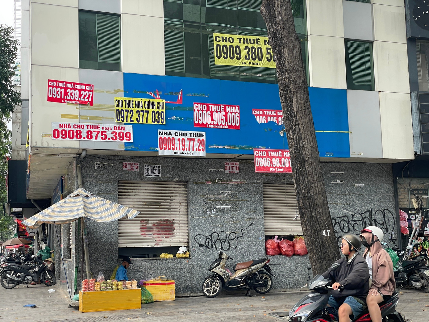 Cận Tết, mặt bằng đồng loạt treo biển cho thuê - Ảnh 9