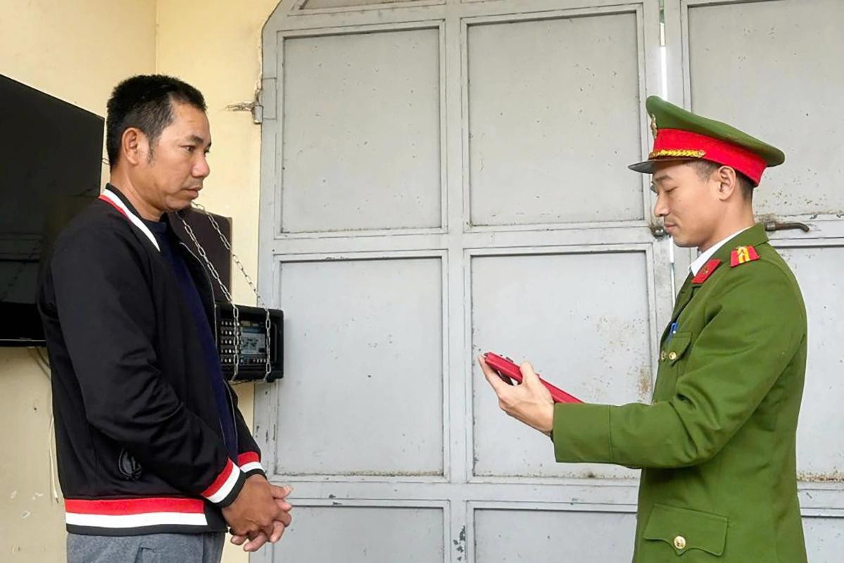 Khởi tố đối tượng làm giả ‘sổ đỏ’ để bán tài sản chung với vợ cũ - Ảnh 1