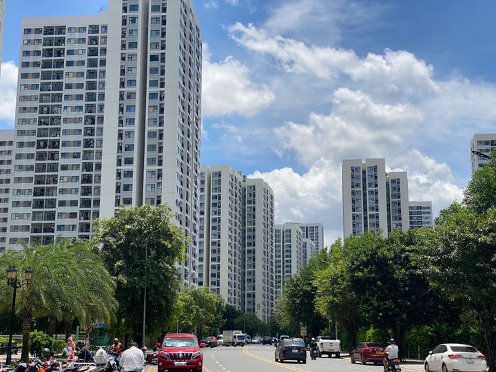 Nhìn lại bức tranh bất động sản TP.HCM năm 2025 - Ảnh 2