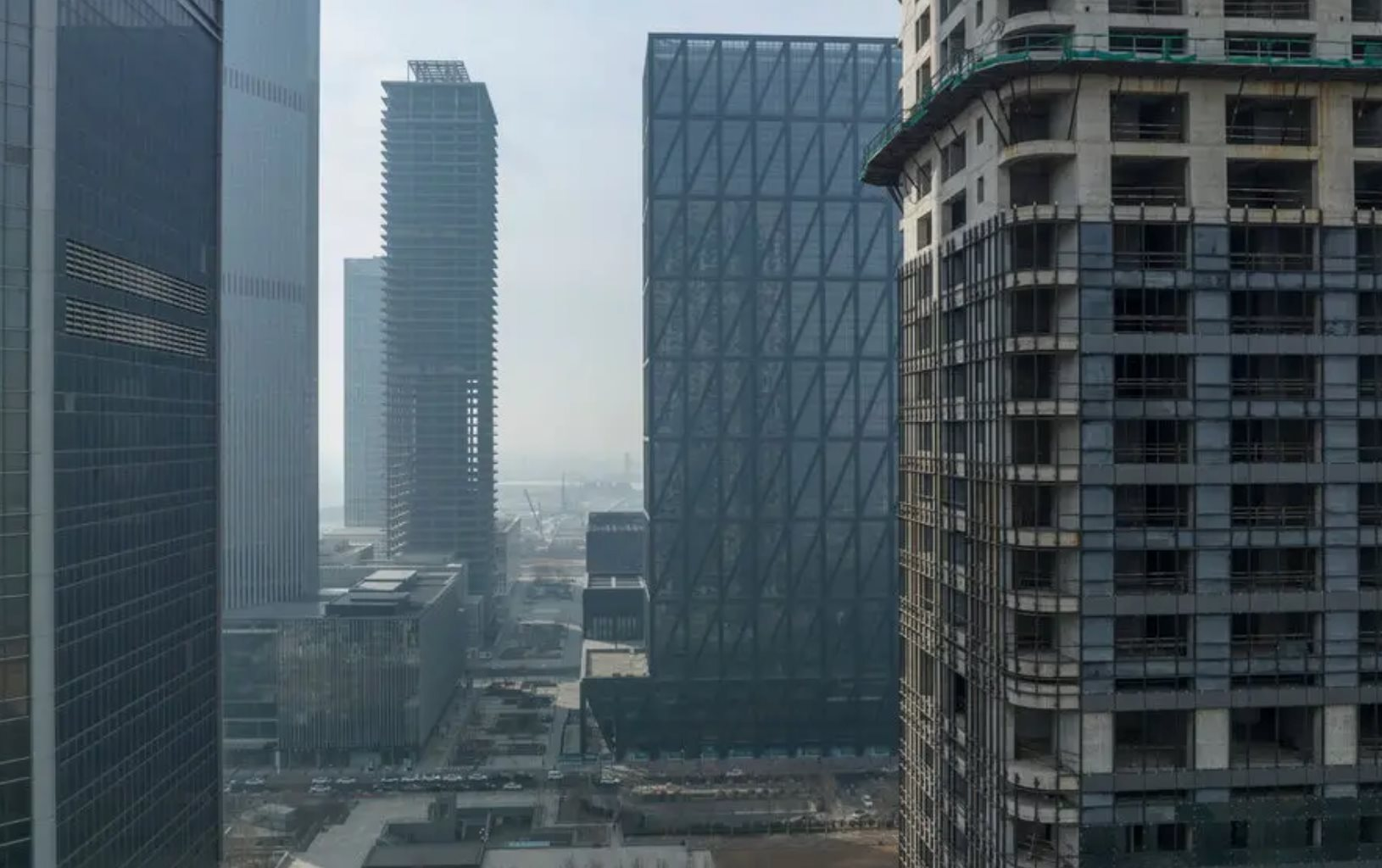 Bong bóng BĐS Trung Quốc tiếp tục 'xì hơi': Căn hộ mới mất 22 tháng mới có thể bán, khủng hoảng chưa từng có suốt 45 năm tại 20 quốc gia - Ảnh 3