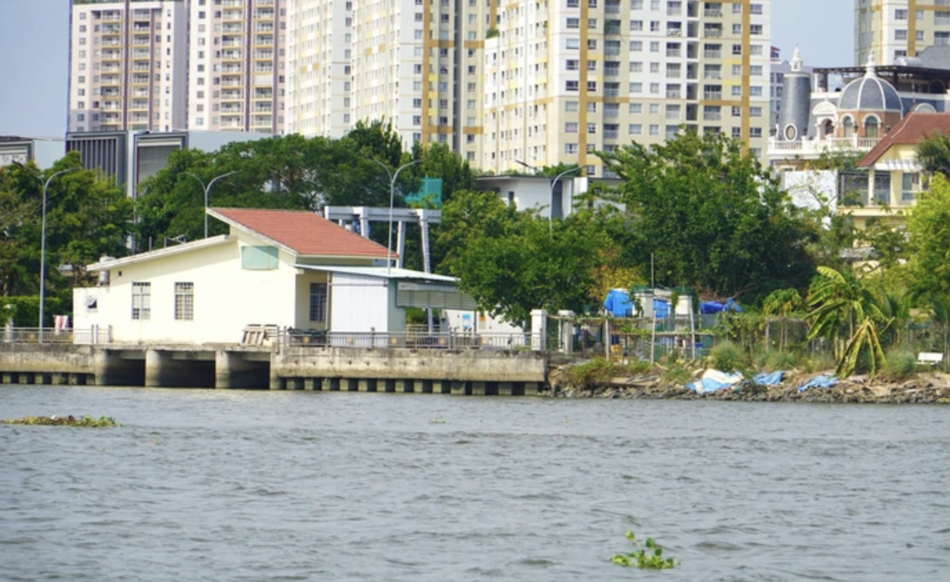 TPHCM: Xử lý 108 trường hợp lấn chiếm sông, kênh rạch - Ảnh 1