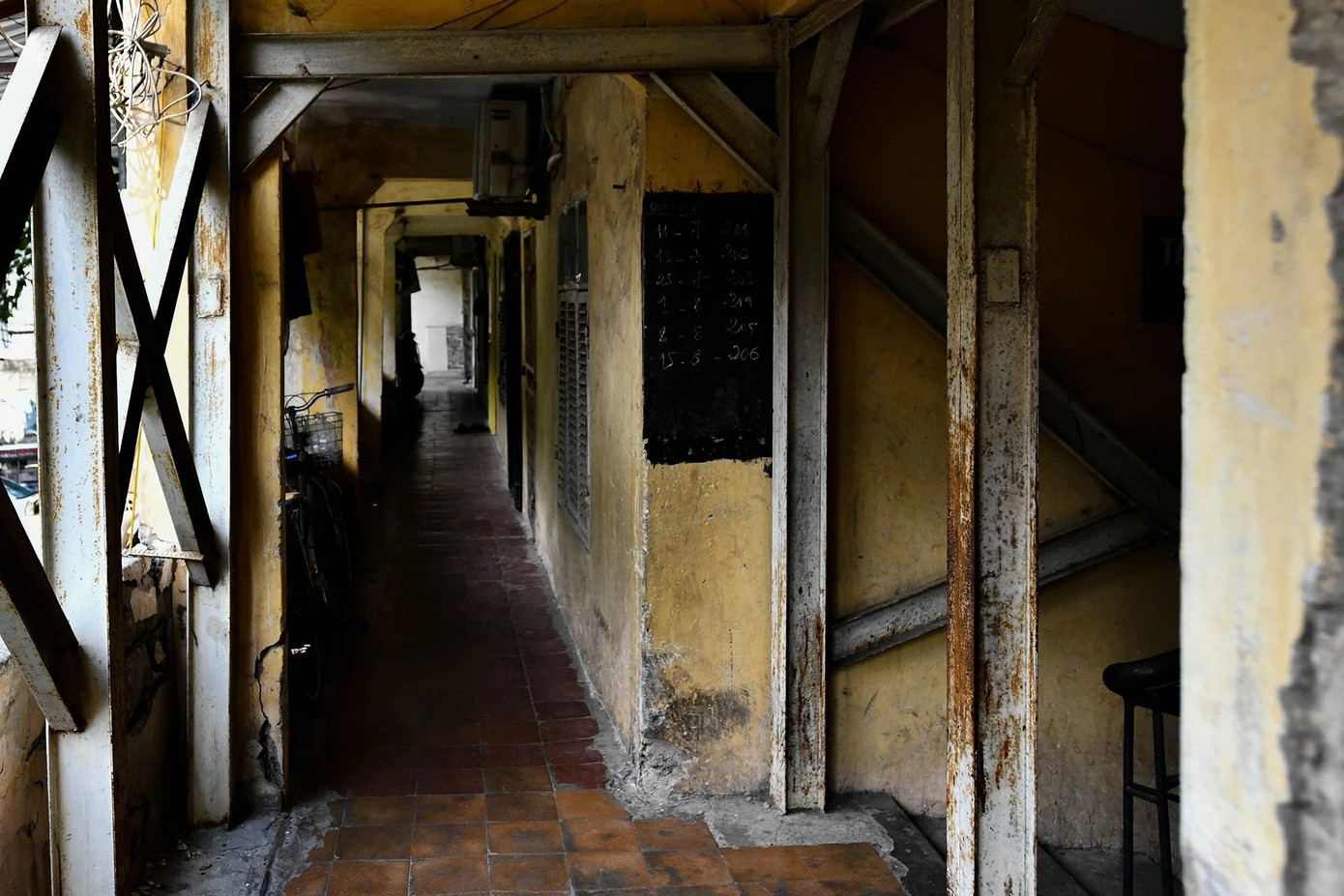 Hà Nội thông tin về tiến độ cải tạo chung cư phải ‘chống nạng’ nhiều năm - Ảnh 1