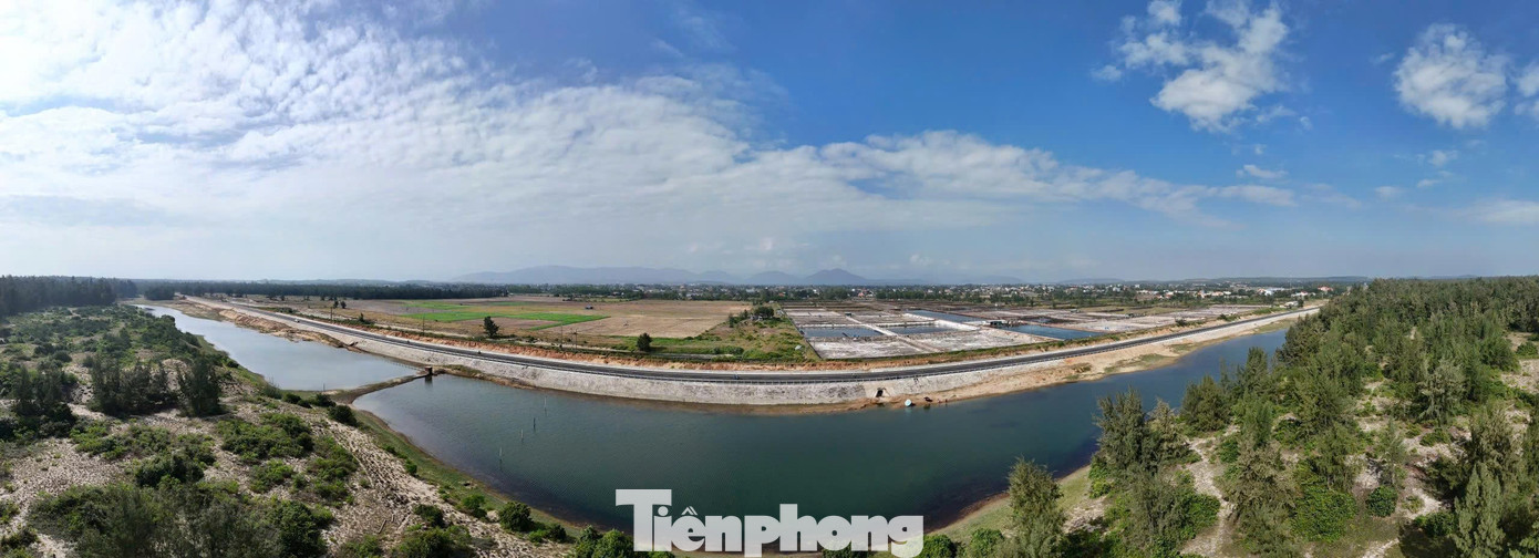 Ngắm cung đường ven biển băng qua rừng dương, cồn cát đẹp bậc nhất Quảng Ngãi - Ảnh 12