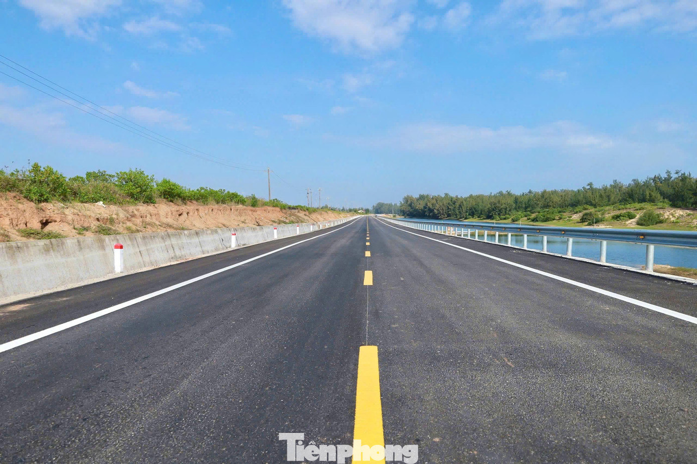 Ngắm cung đường ven biển băng qua rừng dương, cồn cát đẹp bậc nhất Quảng Ngãi - Ảnh 21