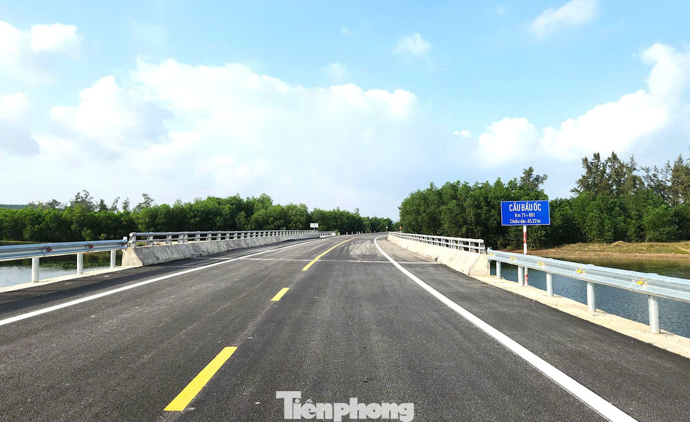 Ngắm cung đường ven biển băng qua rừng dương, cồn cát đẹp bậc nhất Quảng Ngãi - Ảnh 7