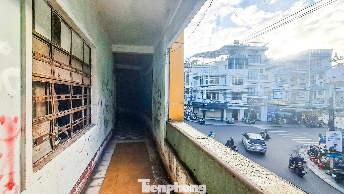 Cận cảnh các khu nhà tập thể cũ phải di dời - Ảnh 4