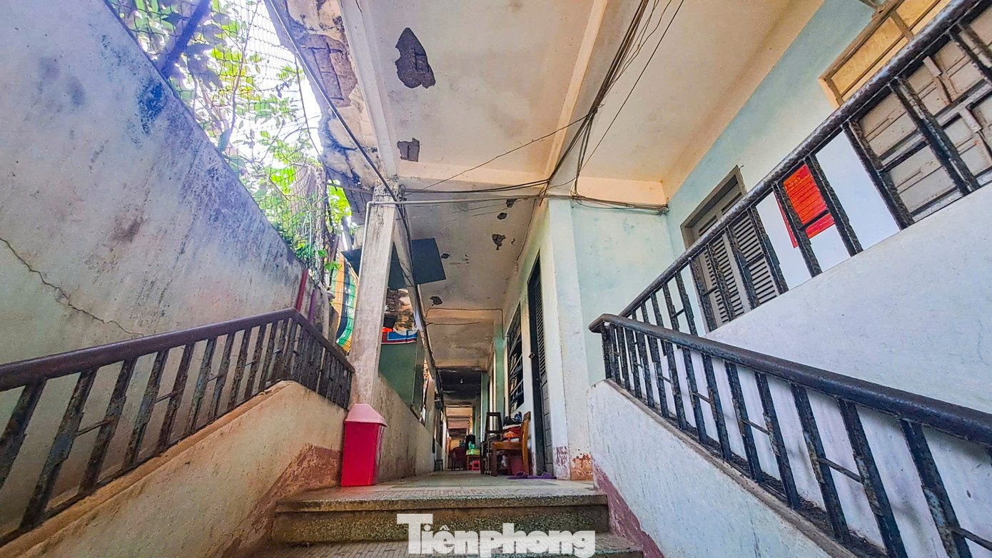 Cận cảnh các khu nhà tập thể cũ phải di dời - Ảnh 5