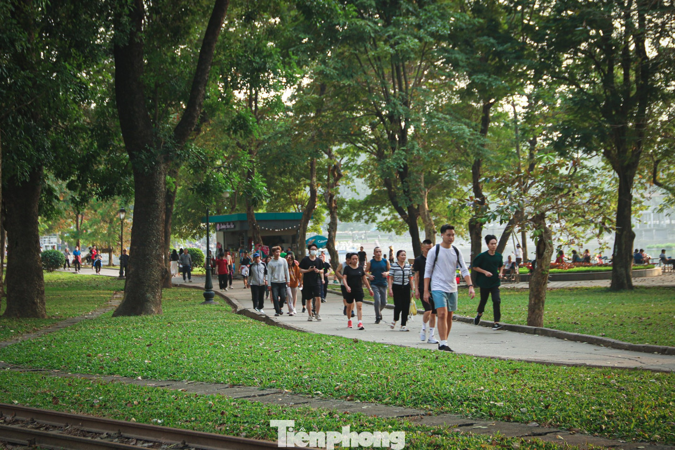Loạt công viên Hà Nội 'lột xác' sau chỉnh trang - Ảnh 12