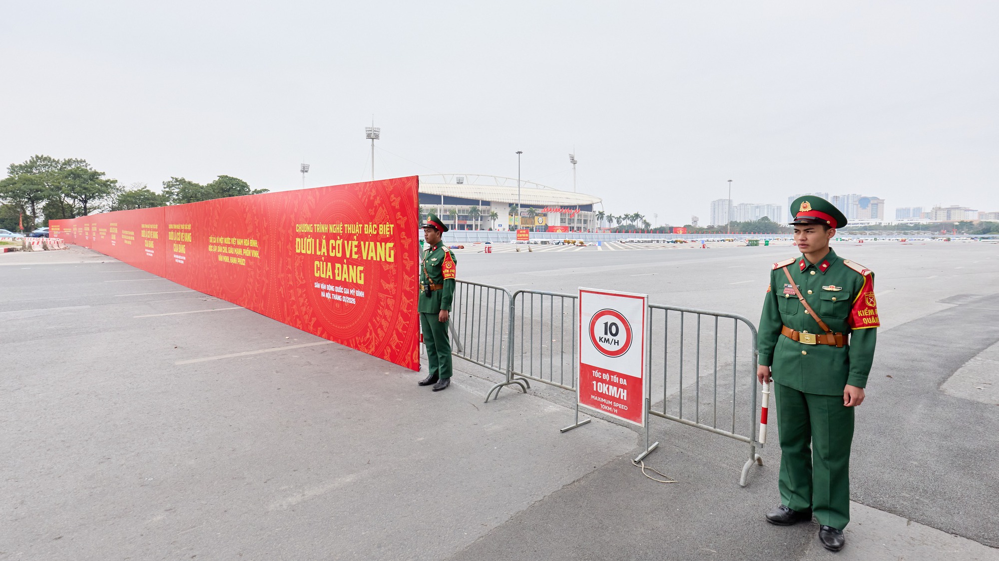 Nóng nhất Hà Nội hôm nay: Sun Group chuẩn bị 950 giàn phun, 4.400 ống pháo hỏa thuật cùng 4.600 pháo hoa nổ tầm cao, sẵn sàng cho “concert pháo hoa quốc gia” - Ảnh 12