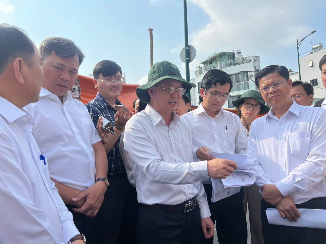 Sự cố sụp mặt đường Ba Đình: Lãnh đạo TPHCM yêu cầu xử lý trước Tết - Ảnh 1