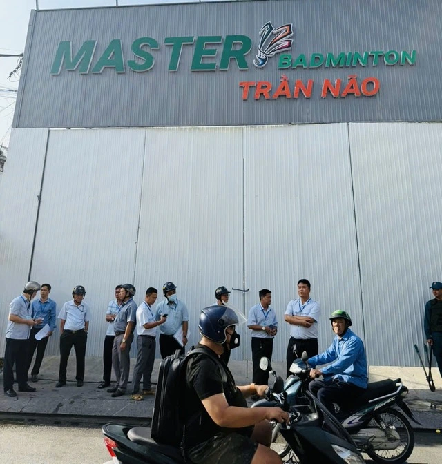 TP.HCM: Thêm một sân thể thao 'khủng' xây dựng không phép bị tháo dỡ - Ảnh 1