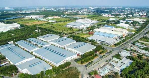 Bán nhà máy tại KCN Ngọc Hồi, diện tích đất: 2.500m2, có 2.400m2 xưởng, 700m2 văn phòng. Vị trí đẹp