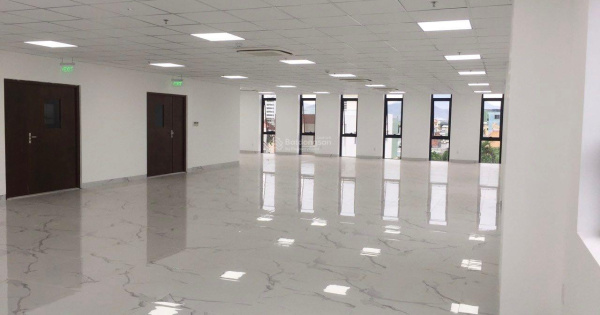 Đang trống vp 100m2, 125m2, 215m2, 350m2 đường Núi Thành, Đà Nẵng. Ngay trung tâm, 200 ngàn/m2