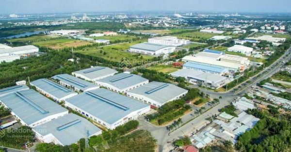 Chuyển nhượng nhà máy 1ha tại KCN Hà Bình Phương, Thường Tín. Có 600m2 xưởng, 400m2 văn phòng