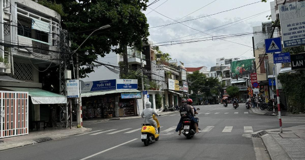 Bán nhà 3 tầng mặt tiền Nguyễn Trãi - Phước Tân, vị trí đẹp giá tốt