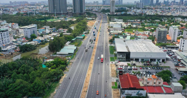 Bán nhà ngay mặt tiền Nguyễn Văn Linh, hơn 100 mét vuông ngang 7,3m