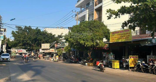 Bán nhà 3 tầng đường Điện Biên Phủ, Vĩnh Hoà, Nha Trang. DT:135m2. Ngang 9m. Hướng nam. Giá: 15 tỷ