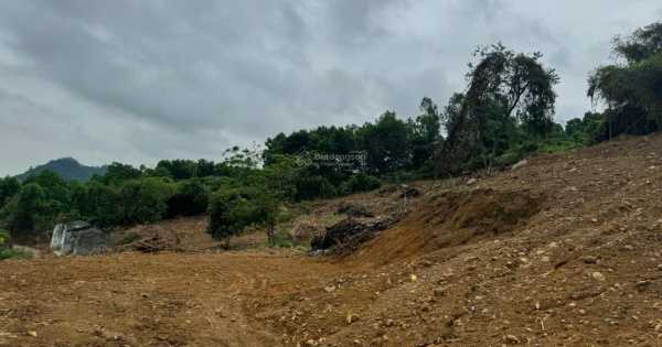 Cần bán 5000m có 150m thổ cư view toàm cảnh nhìn ra trung tâm HN . Đất tại Đông Xuân Quốc Oai HN