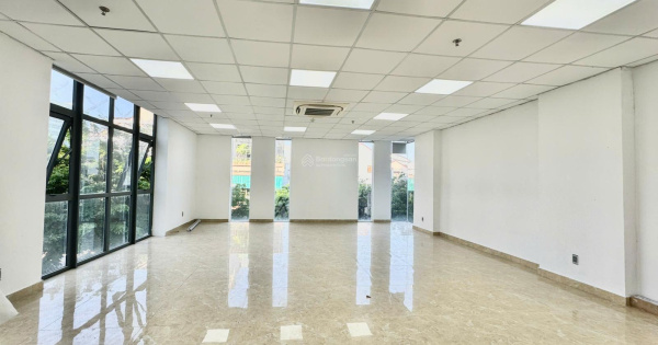 Văn phòng 100 m2 18 tr ngay trung tâm, miễn phí làm ngoài giờ. LH: 0935 999 *** Office Danang